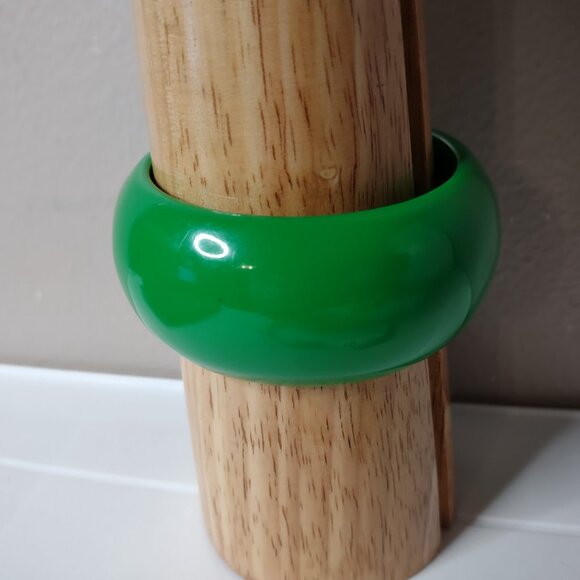 8.25 Inch Large Green Vintage Bangle - Picture 2 of 7